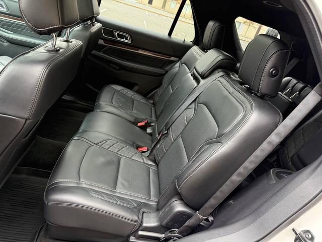 Photo of 2017 White Ford Explorer