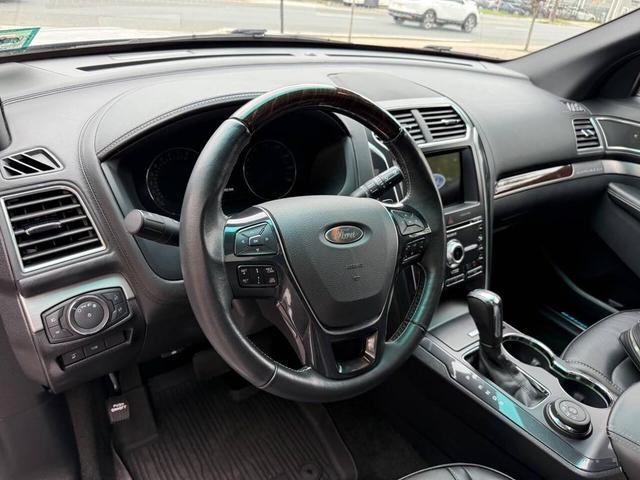 Photo of 2017 White Ford Explorer