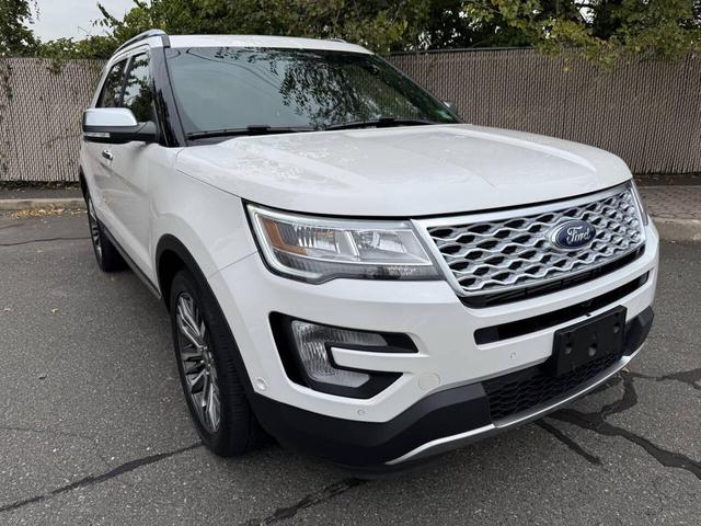 Photo of 2017 White Ford Explorer