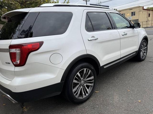 Photo of 2017 White Ford Explorer