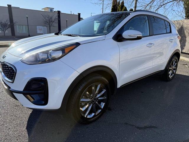 Photo of 2022 White Kia Sportage