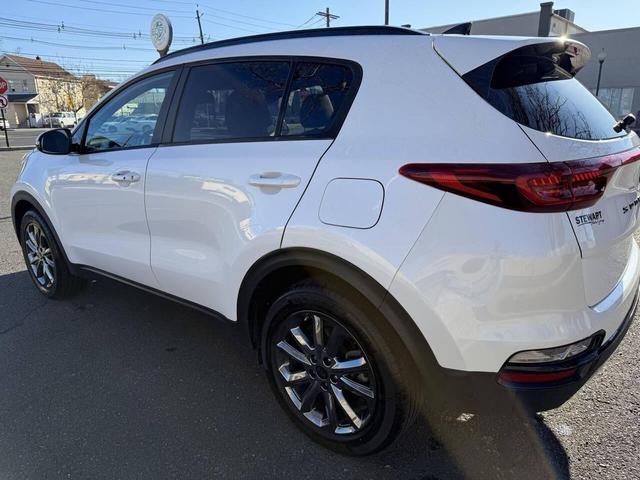 Photo of 2022 White Kia Sportage