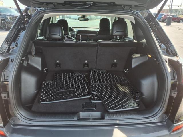 Photo of 2019 Diamond Black Jeep Cherokee