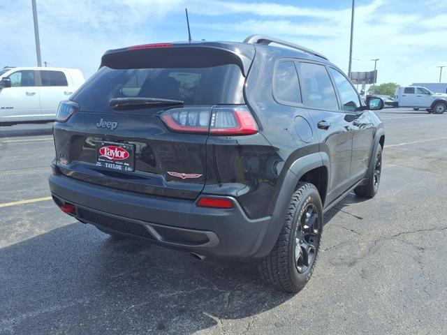 Photo of 2019 Diamond Black Jeep Cherokee