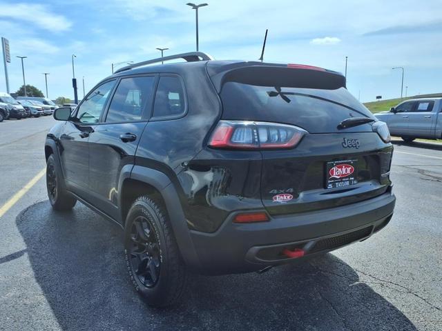 Photo of 2019 Diamond Black Jeep Cherokee