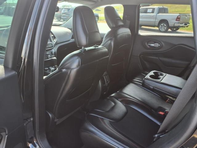 Photo of 2019 Diamond Black Jeep Cherokee
