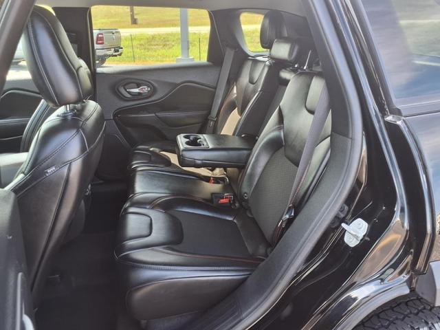 Photo of 2019 Diamond Black Jeep Cherokee