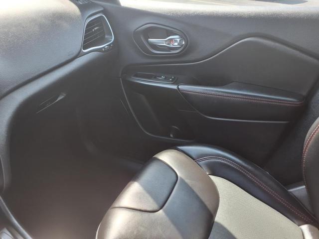 Photo of 2019 Diamond Black Jeep Cherokee