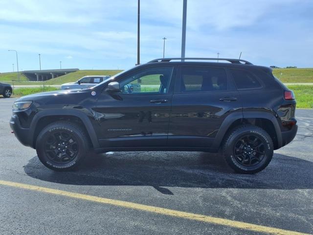 Photo of 2019 Diamond Black Jeep Cherokee