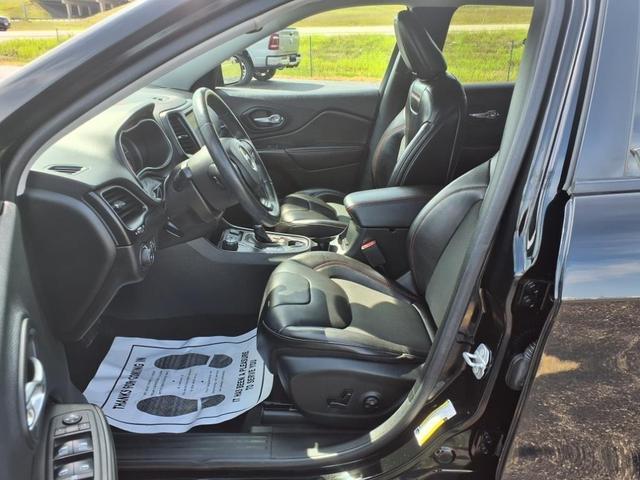 Photo of 2019 Diamond Black Jeep Cherokee