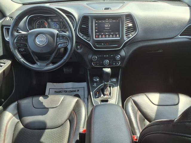 Photo of 2019 Diamond Black Jeep Cherokee