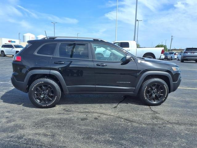 Photo of 2019 Diamond Black Jeep Cherokee