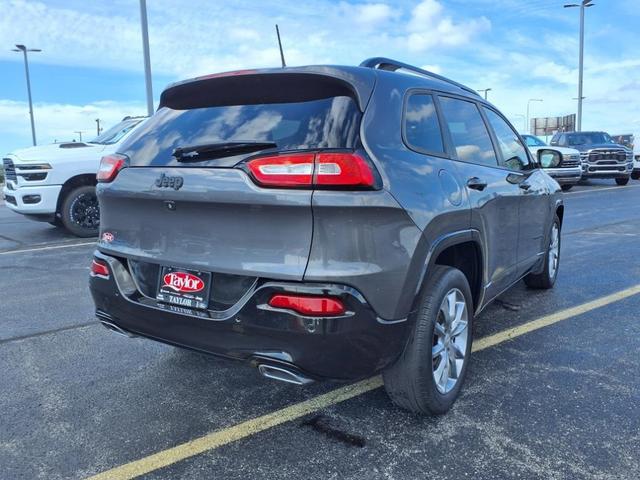 Photo of 2018 Granite Crystal Clearcoat Metallic Jeep Cherokee