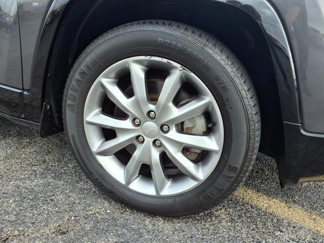 Photo of 2018 Granite Crystal Clearcoat Metallic Jeep Cherokee