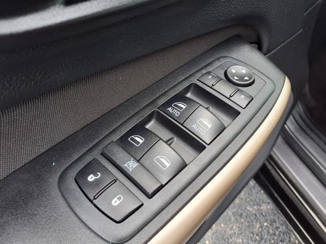 Photo of 2018 Granite Crystal Clearcoat Metallic Jeep Cherokee