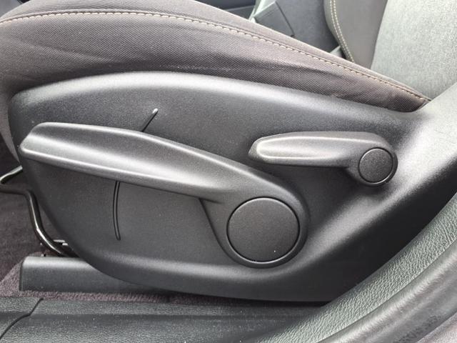 Photo of 2018 Granite Crystal Clearcoat Metallic Jeep Cherokee