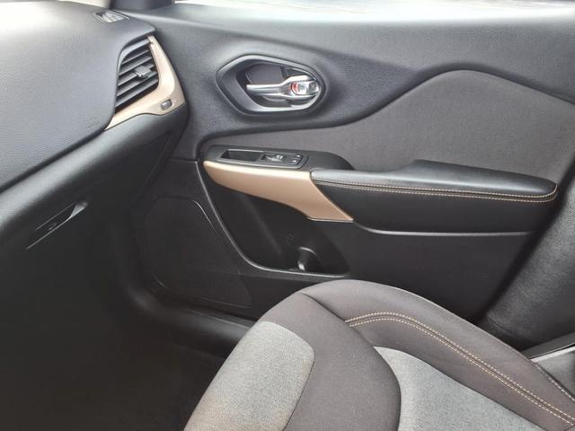 Photo of 2018 Granite Crystal Clearcoat Metallic Jeep Cherokee