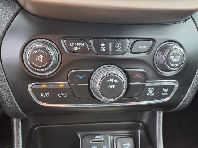 Photo of 2018 Granite Crystal Clearcoat Metallic Jeep Cherokee