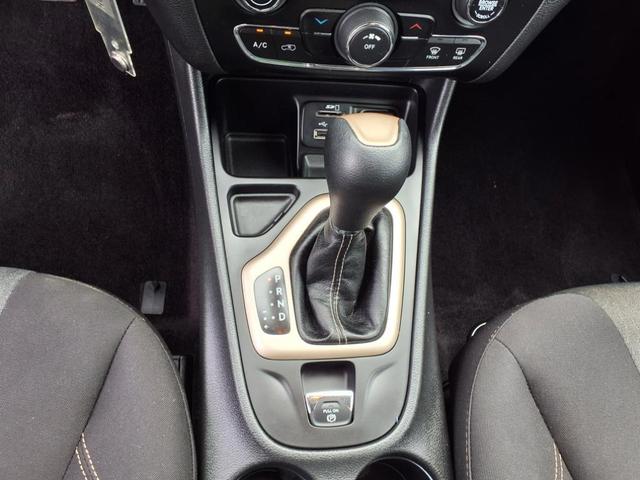 Photo of 2018 Granite Crystal Clearcoat Metallic Jeep Cherokee