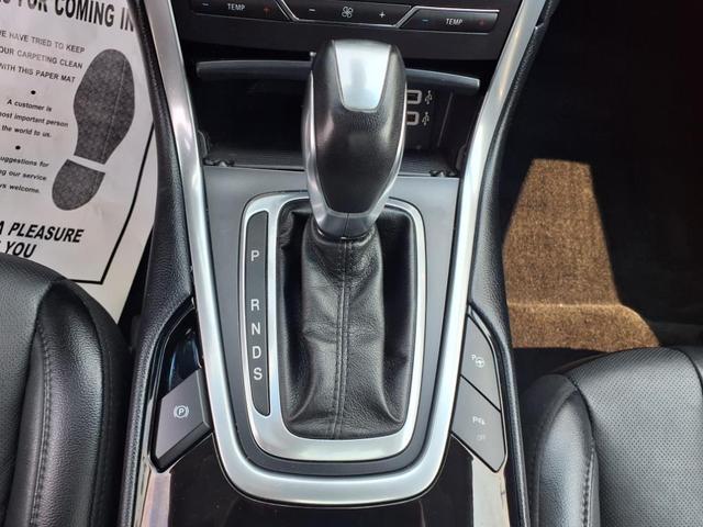 Photo of 2018 Ingot Silver Ford Edge