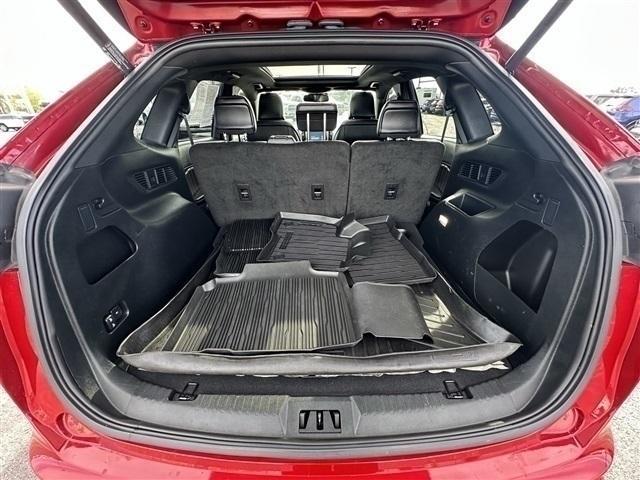 Photo of 2022 Rapid Red Metallic Tinted Clearcoat Ford Edge