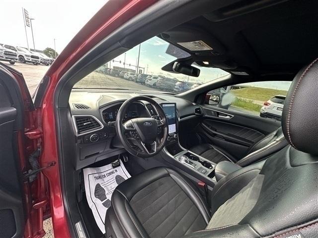 Photo of 2022 Rapid Red Metallic Tinted Clearcoat Ford Edge