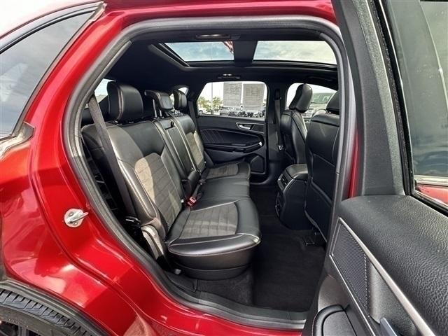 Photo of 2022 Rapid Red Metallic Tinted Clearcoat Ford Edge