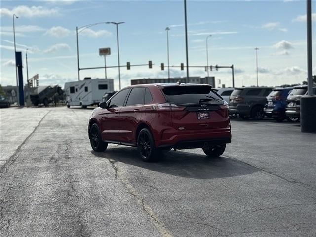 Photo of 2022 Rapid Red Metallic Tinted Clearcoat Ford Edge