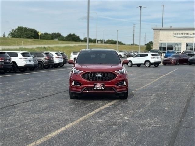 Photo of 2022 Rapid Red Metallic Tinted Clearcoat Ford Edge