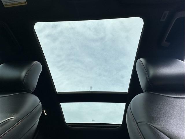 Photo of 2022 Rapid Red Metallic Tinted Clearcoat Ford Edge