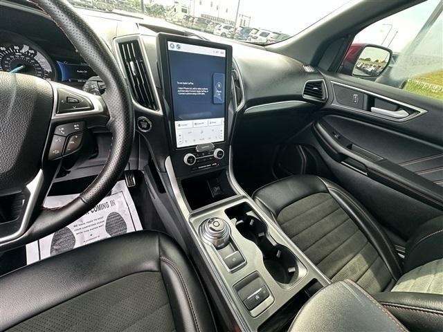 Photo of 2022 Rapid Red Metallic Tinted Clearcoat Ford Edge