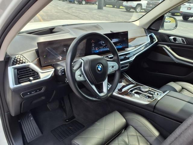 Photo of 2024 White BMW X7