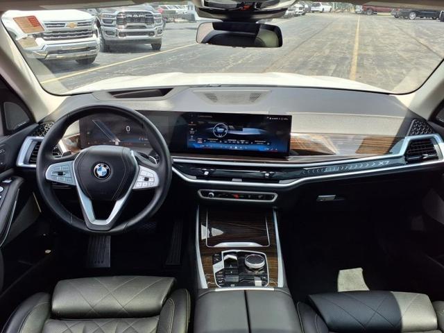 Photo of 2024 White BMW X7