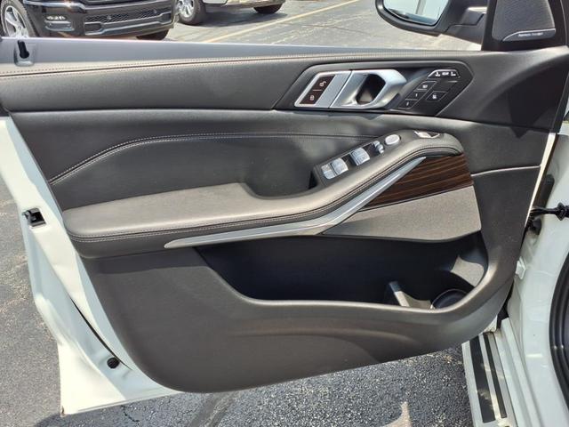 Photo of 2024 White BMW X7