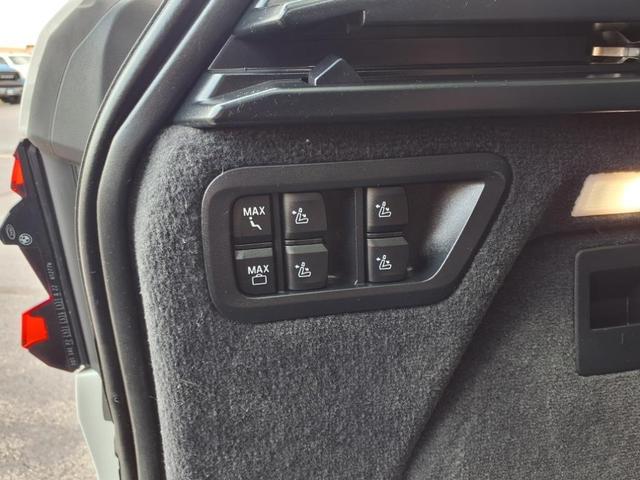 Photo of 2024 White BMW X7