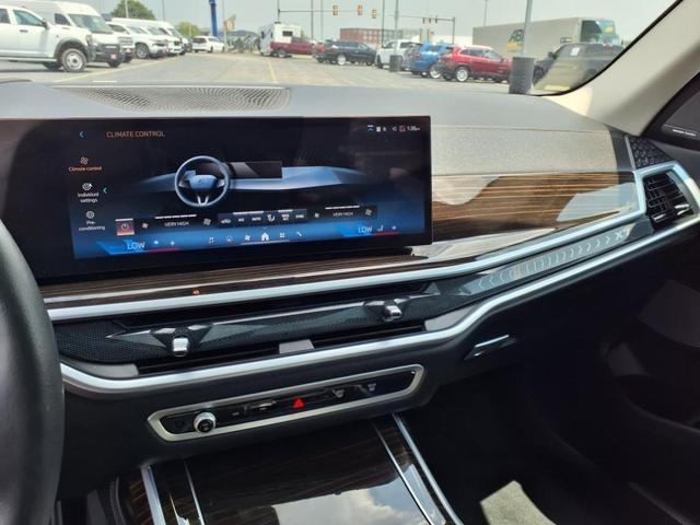 Photo of 2024 White BMW X7