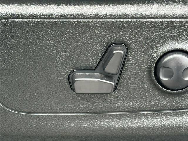 Photo of 2023 Granite Crystal Clearcoat Metallic RAM 1500