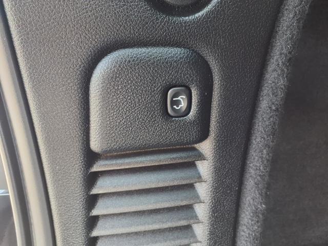 Photo of 2024 DB Black Crystal Clearcoat Dodge Durango