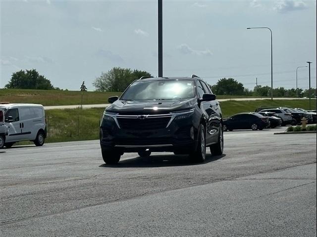 Photo of 2024 Mosaic Black Metallic Chevrolet Equinox
