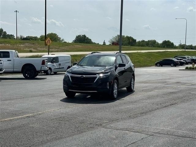 Photo of 2024 Mosaic Black Metallic Chevrolet Equinox