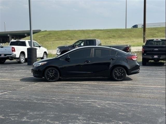 Photo of 2017 Aurora Black Pearl Kia Forte