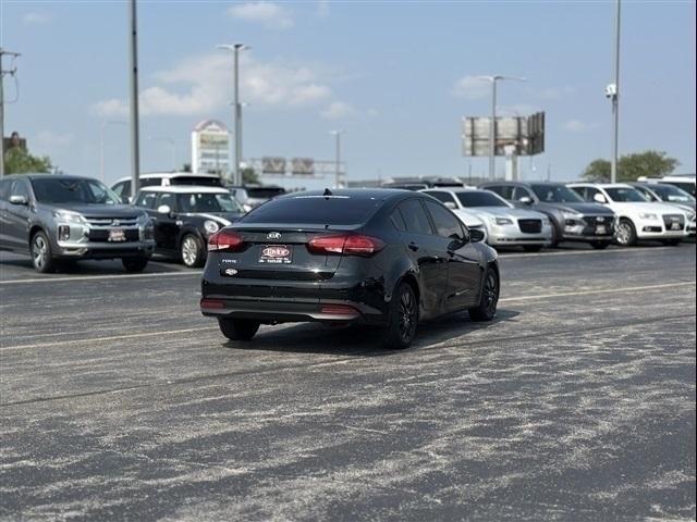 Photo of 2017 Aurora Black Pearl Kia Forte