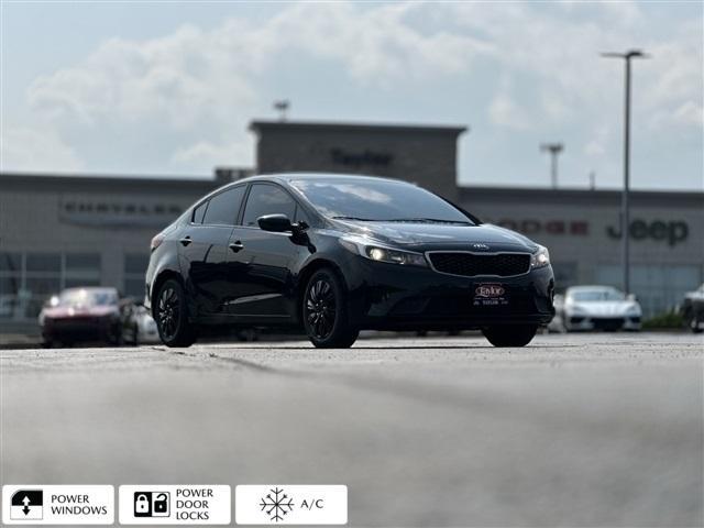 Photo of 2017 Aurora Black Pearl Kia Forte