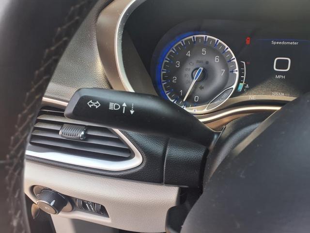 Photo of 2017 Brilliant Black Crystal Pearlcoat Chrysler Pacifica