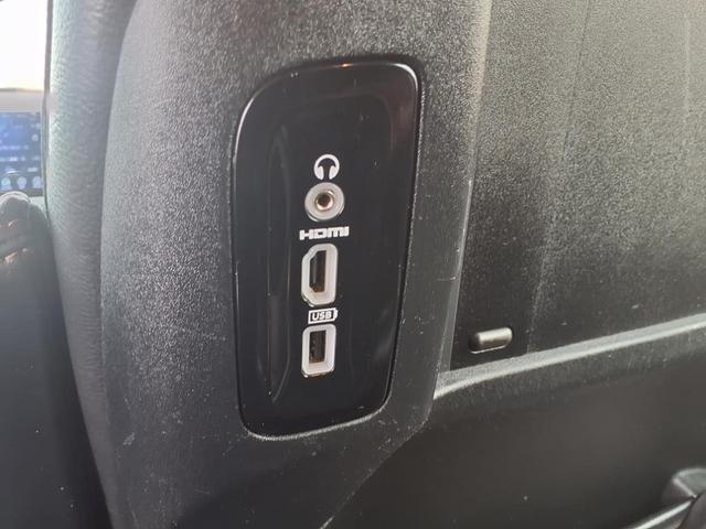 Photo of 2017 Brilliant Black Crystal Pearlcoat Chrysler Pacifica