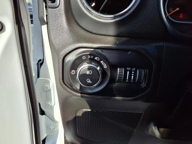 Photo of 2022 Bright White Clearcoat Jeep Gladiator