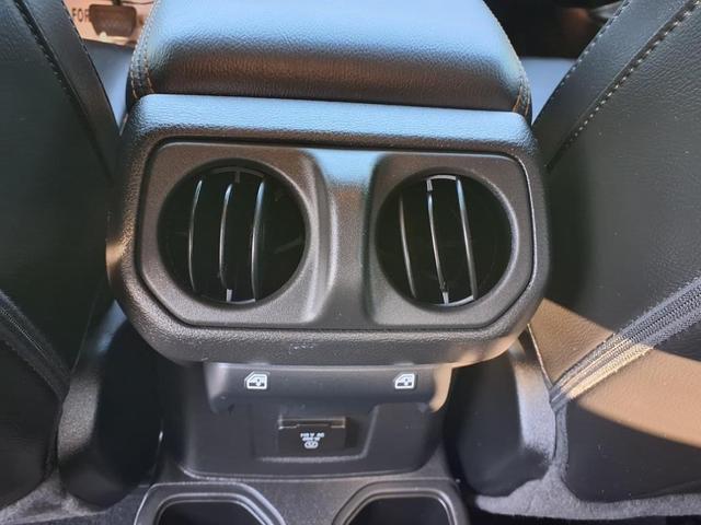 Photo of 2022 Bright White Clearcoat Jeep Gladiator