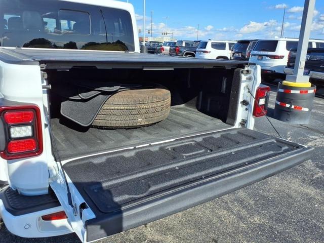 Photo of 2022 Bright White Clearcoat Jeep Gladiator