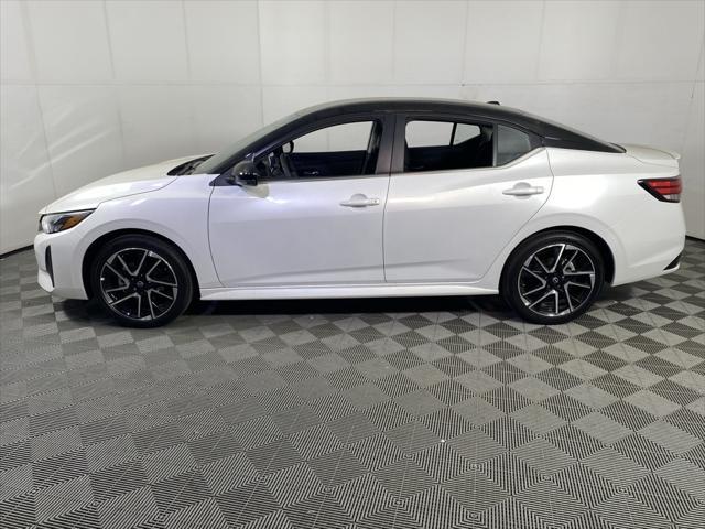 Photo of 2025 Aspen White Tricoat/Super Black Nissan Sentra
