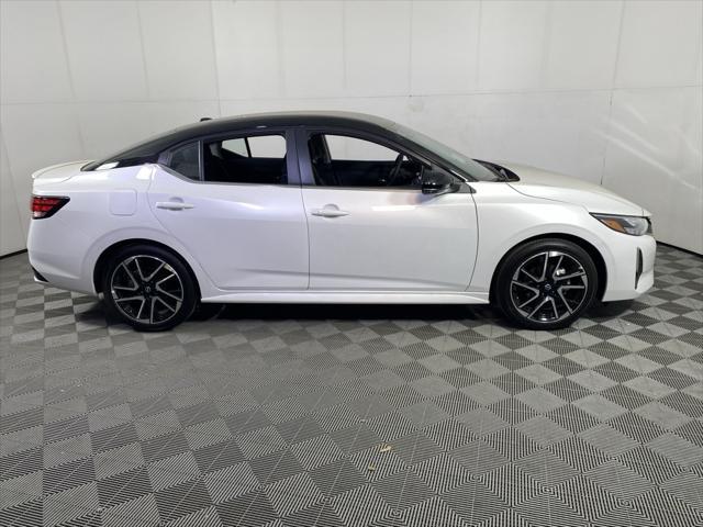 Photo of 2025 Aspen White Tricoat/Super Black Nissan Sentra